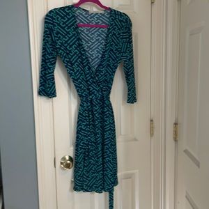 Worn once. Tie dress with built in navy slip. Size medium